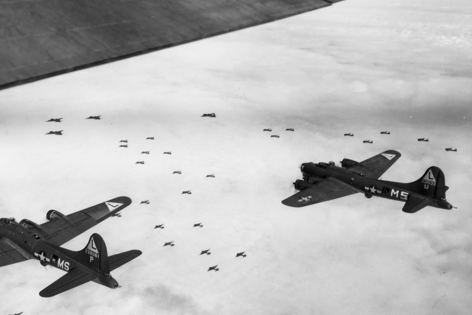 B-17_Formation_381_bomb_group_535_bomb_squadron.jpg